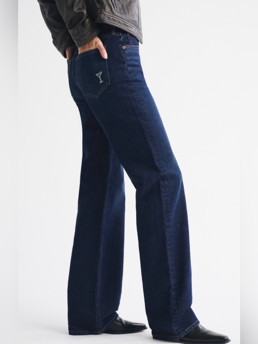 NWT Abercrombie & Fitch High Rise 90s Relaxed Martini
Embroidered
Jean - Size 27 - Picture 5 of 11
